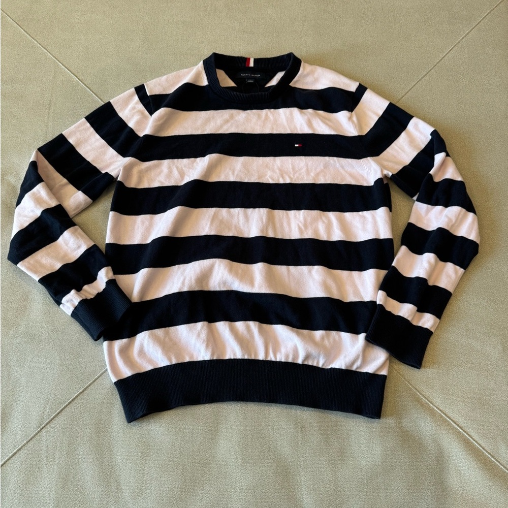 Tommy Hilfiger Men's Navy and Pink Striped Crewneck Sweater